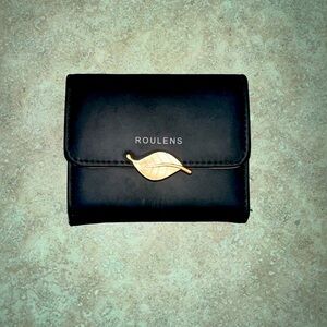 Leather Leaf Pendant Small Wallet